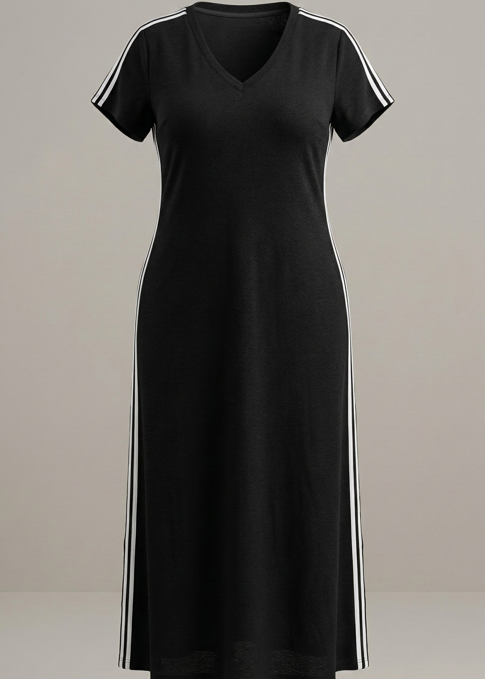 Curviss Curviss Zwarte Maxi Jurk met Sportstreep - V-hals & Lichte A-lijn (2665.92736)