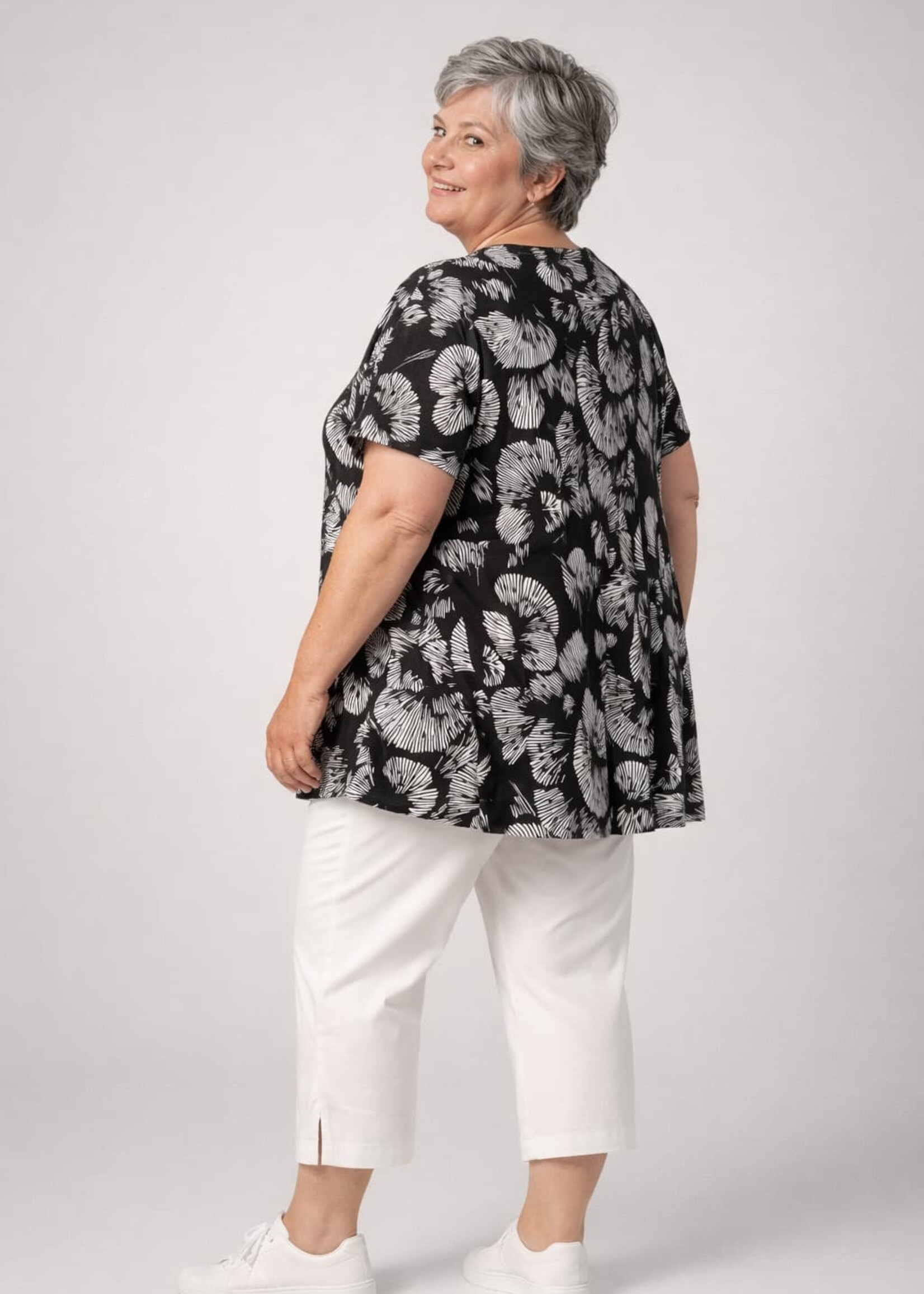 Colletta Colletta T-shirt Zwart-Wit - Comfortabele Top met Ronde Hals en Grafische Print (9000662)