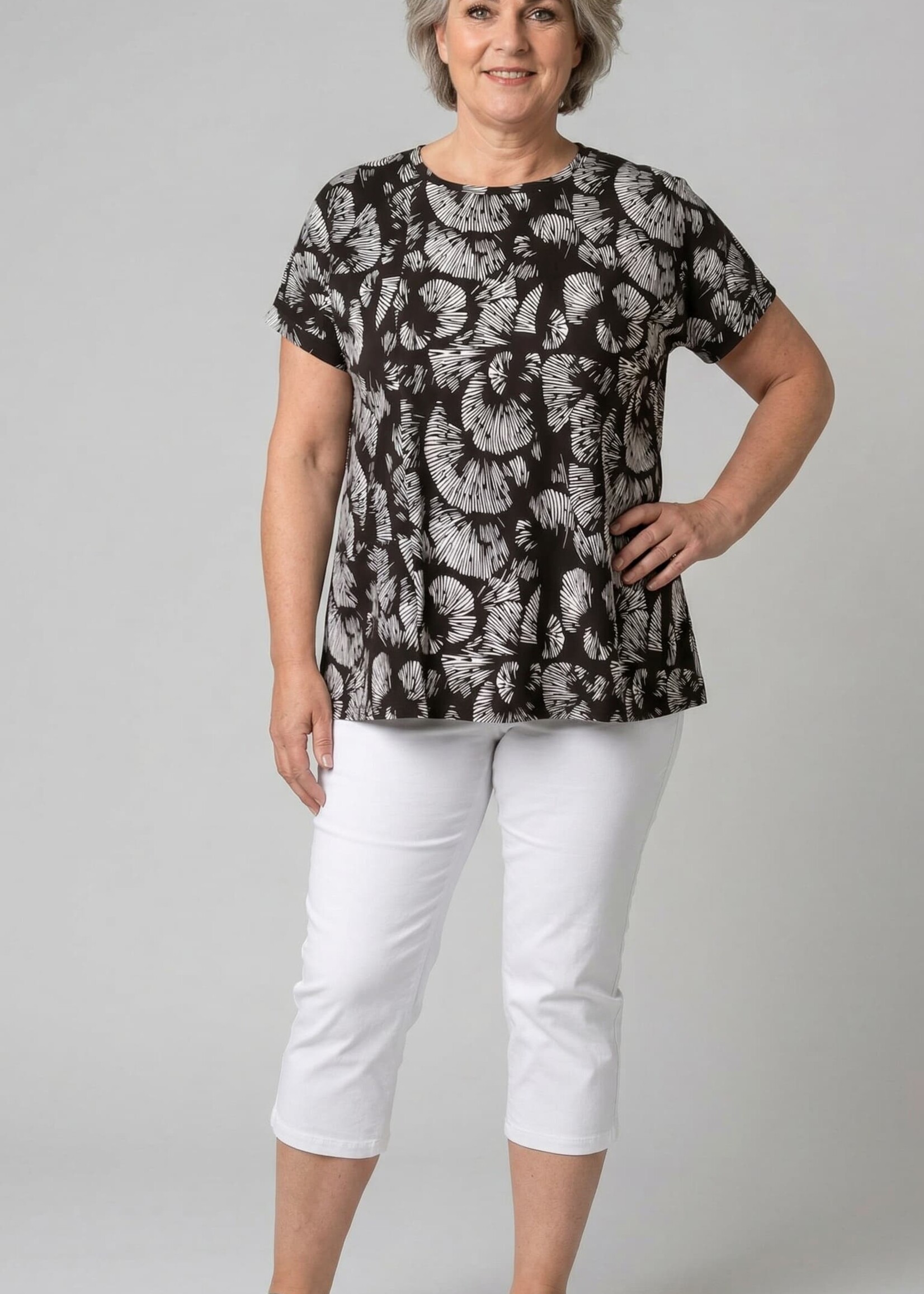 Colletta Colletta T-shirt Zwart-Wit - Comfortabele Top met Ronde Hals en Grafische Print (9000662)