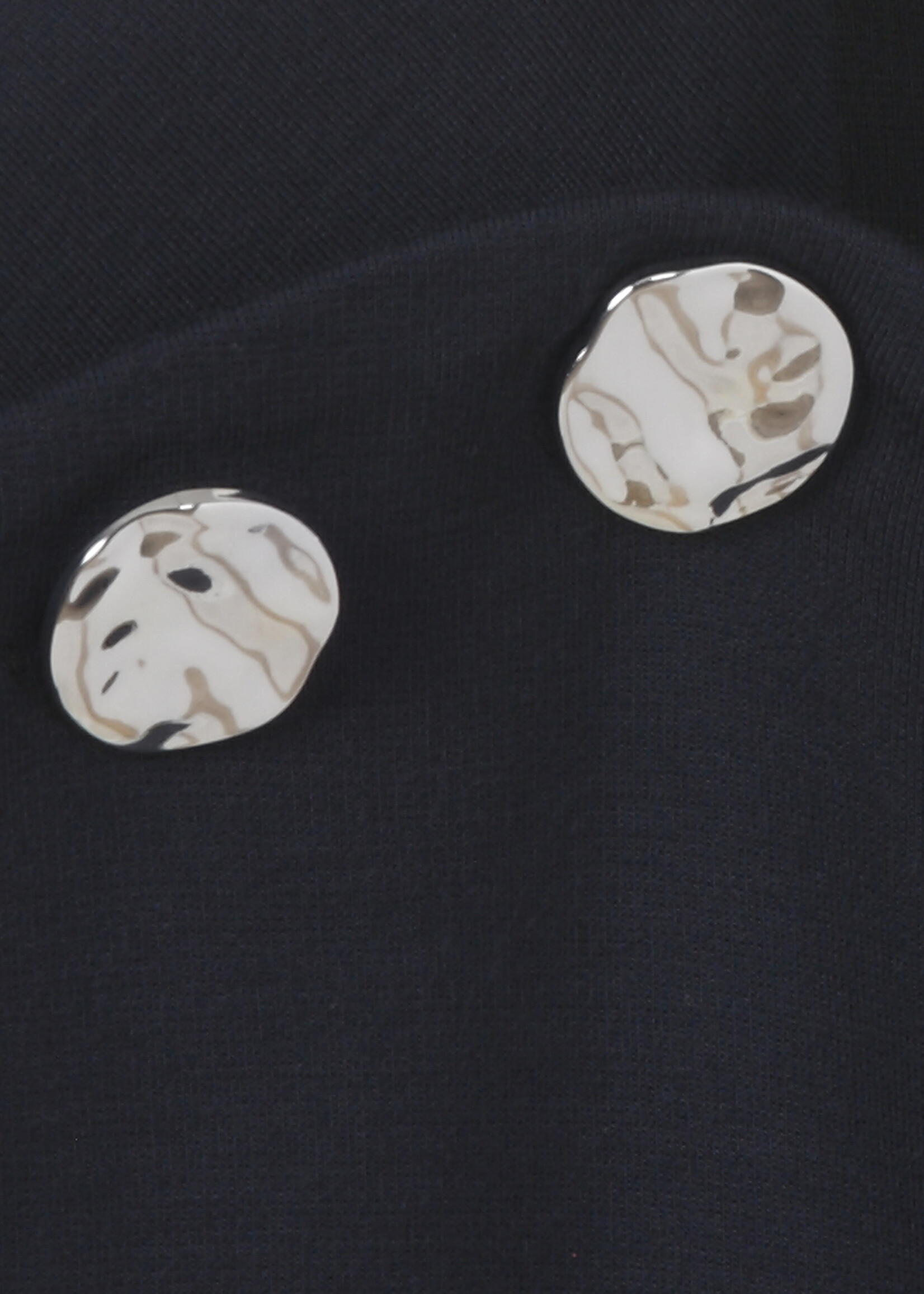 Via Appia Due Navy shirt van Via Appia Due met sierknopen – tijdloos, comfortabel en stijlvol