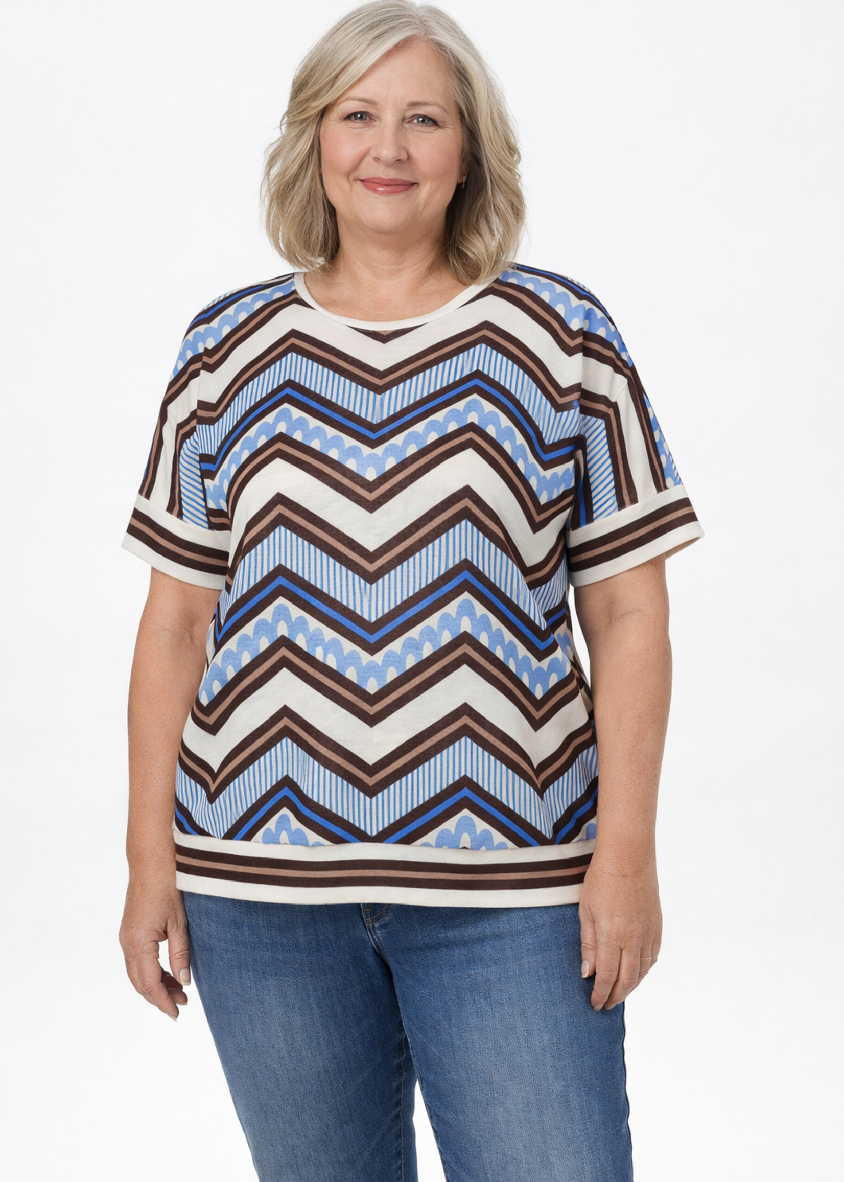 Via Appia Due Print shirt van Via Appia Due in mocca, kobalt en ecru – flatterend en comfortabel met grafisch effect