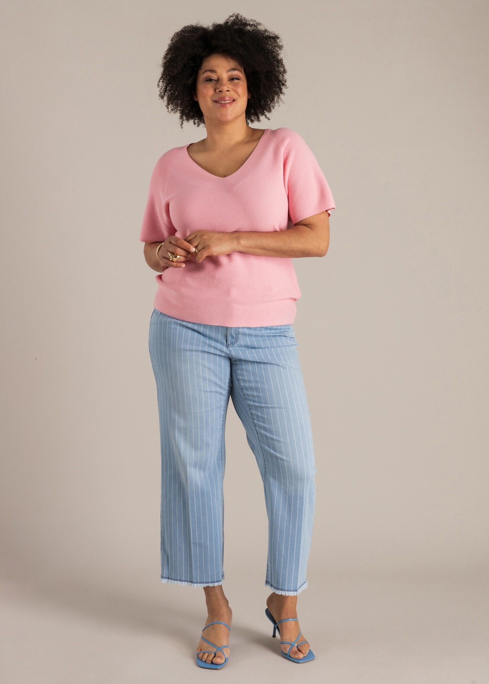 Yest Curve Gebreid truitje van Yest met V-hals – luchtig, soepel en flatterend