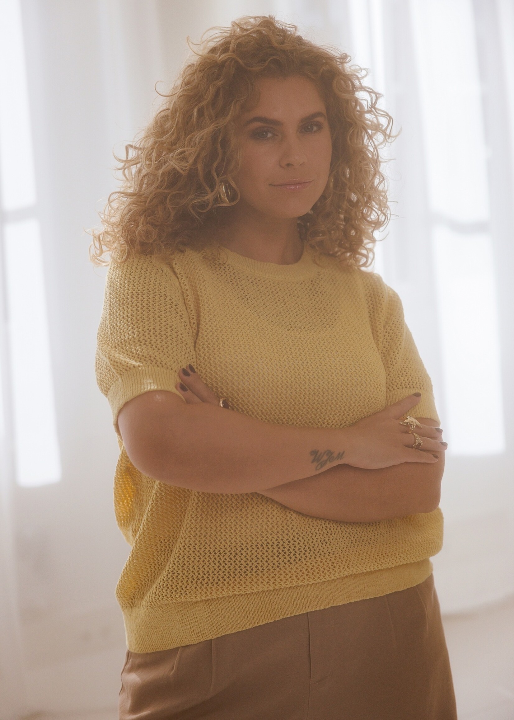 Yest Curve Opengebreid truitje Niva van Yest Curve in geel – luchtig, comfortabel en perfect te combineren