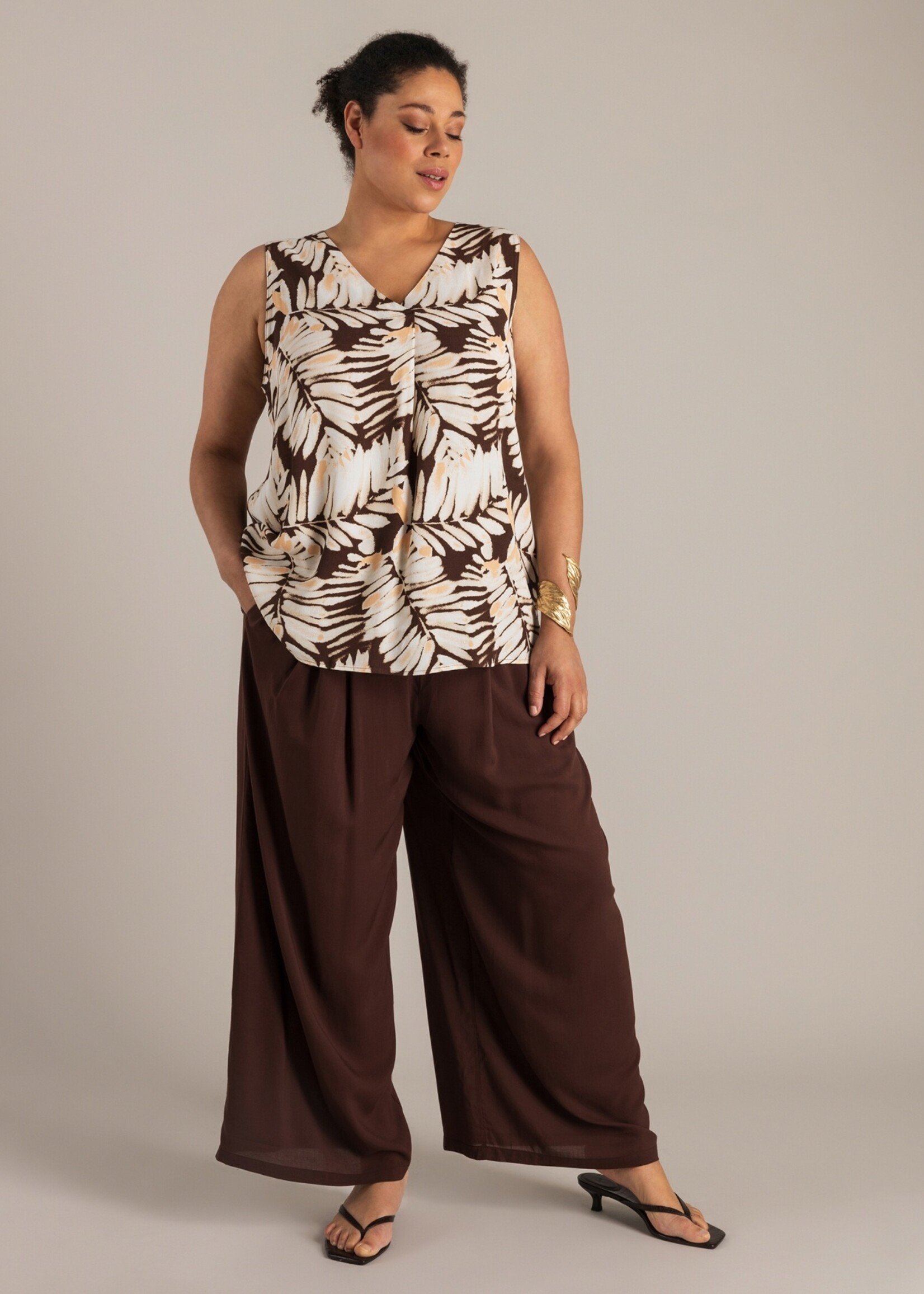 Yest Curve Wijde broek van Yest Curve in koffiebruin – soepel vallend en heerlijk comfortabel