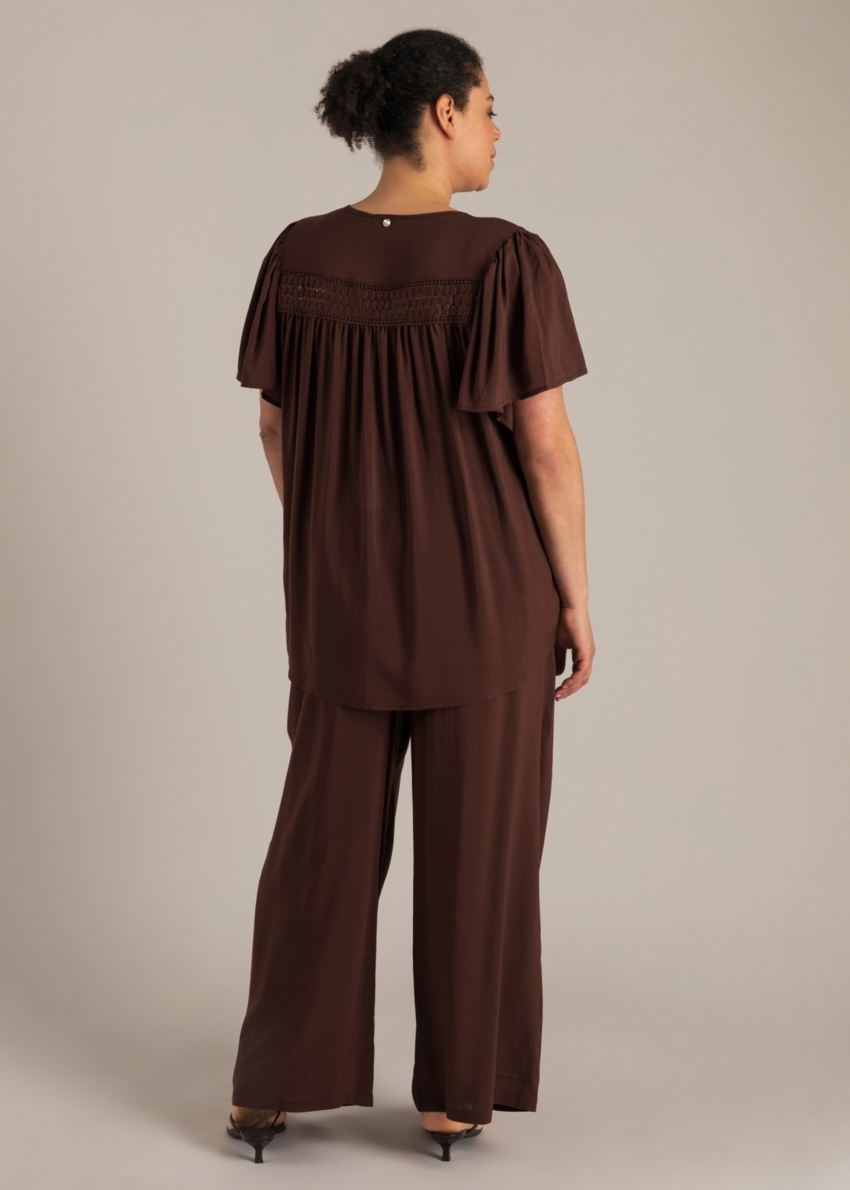 Yest Curve Wijde broek van Yest Curve in koffiebruin – soepel vallend en heerlijk comfortabel