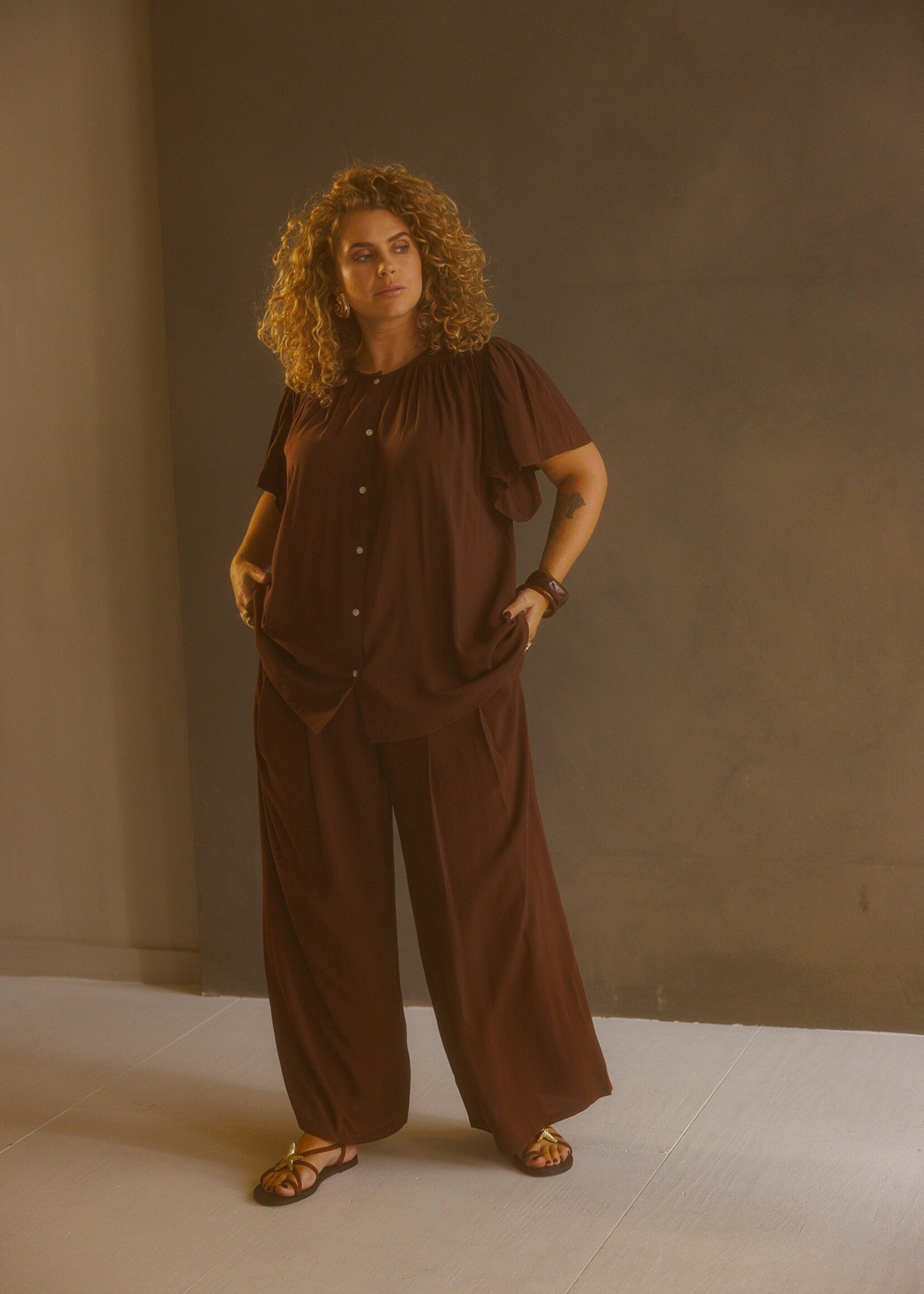 Yest Curve Wijde broek van Yest Curve in koffiebruin – soepel vallend en heerlijk comfortabel