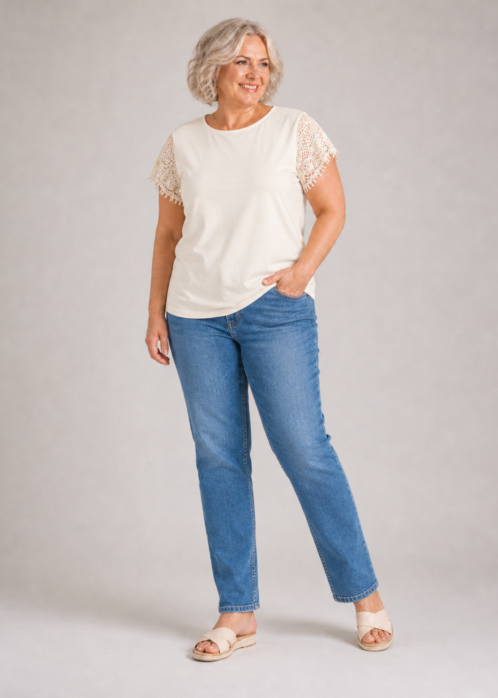 Yest Curve Top van YEST CURVE met kanten mouwen – soepel, vrouwelijk en comfortabel