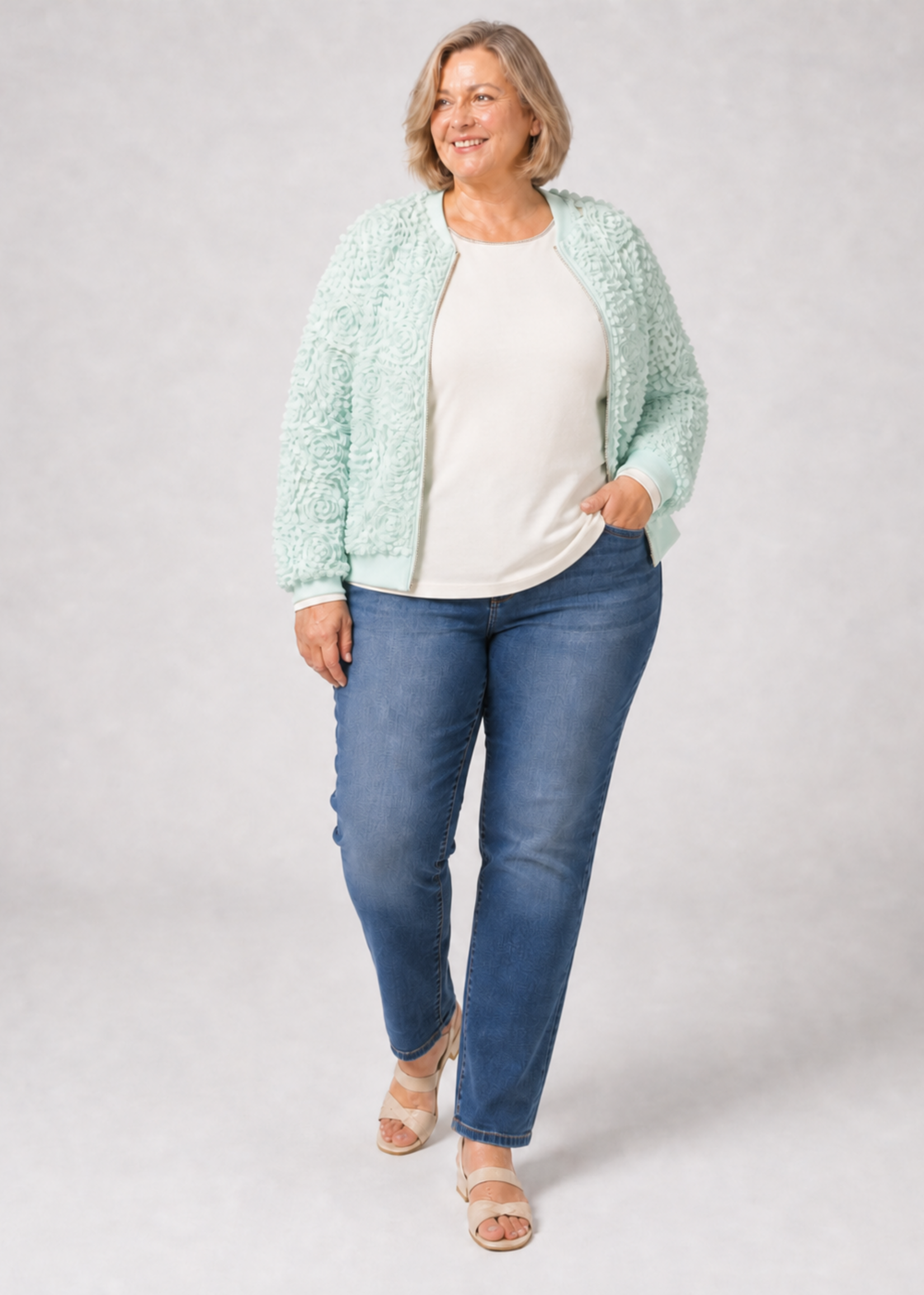 Frapp Off white shirt van Frapp met glinsterende halsafwerking – comfortabel en stijlvol