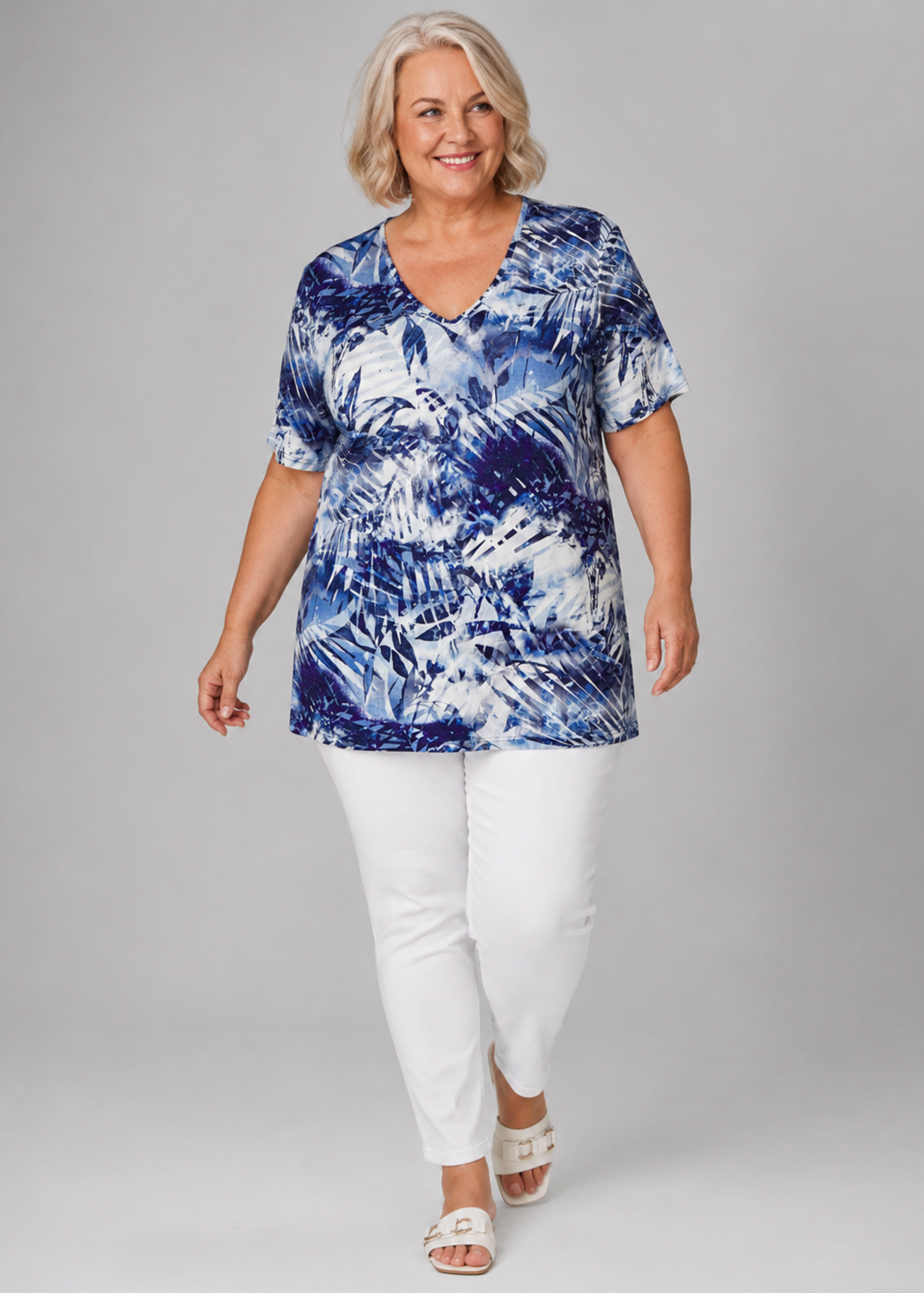 KJBrand Shirt van KjBrand met blauw-witte jungleprint – soepel vallend en comfortabel