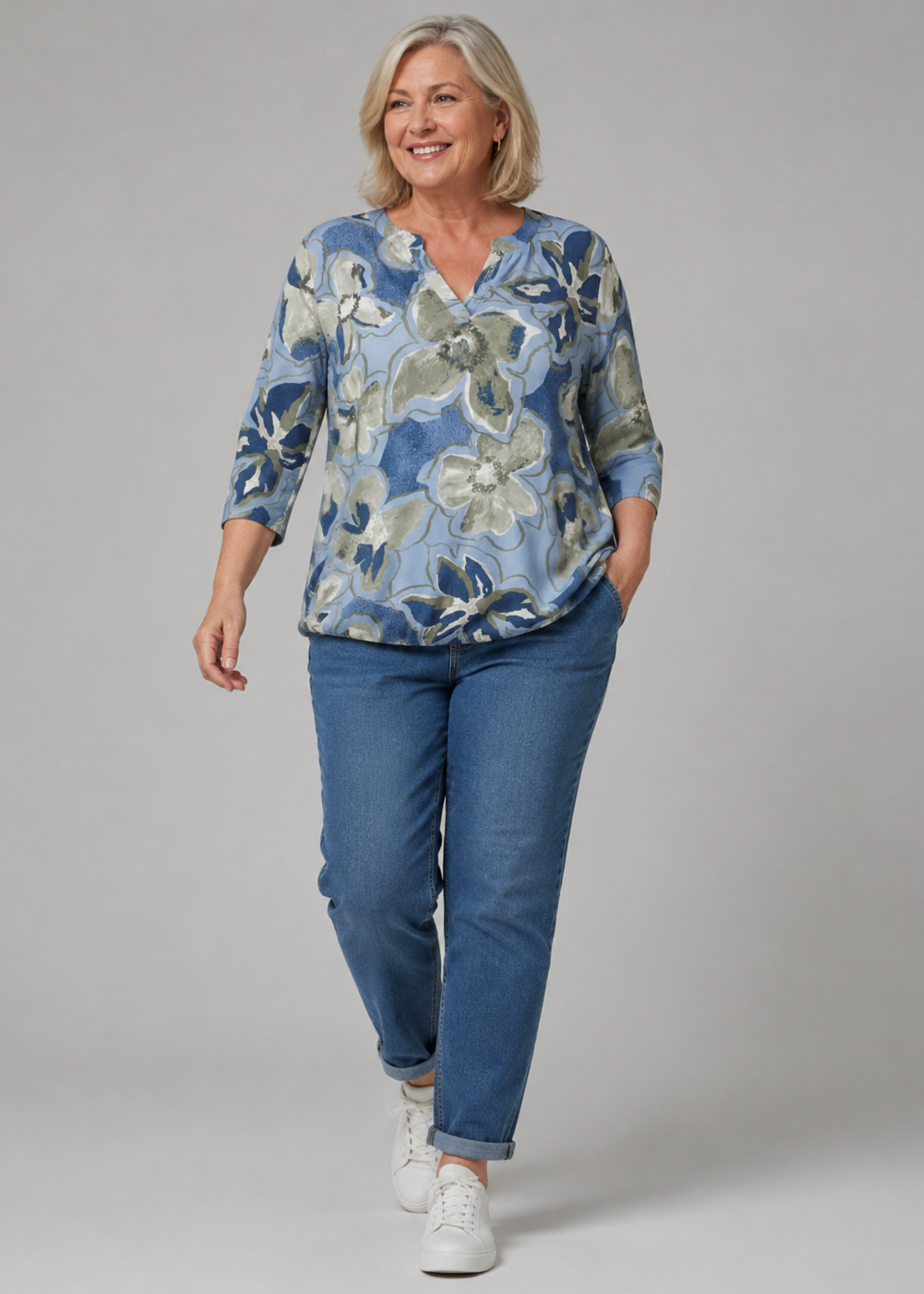 Via Appia Due Shirt van Via Appia Due met blauw/crème bloemenprint en subtiel glitterdetail