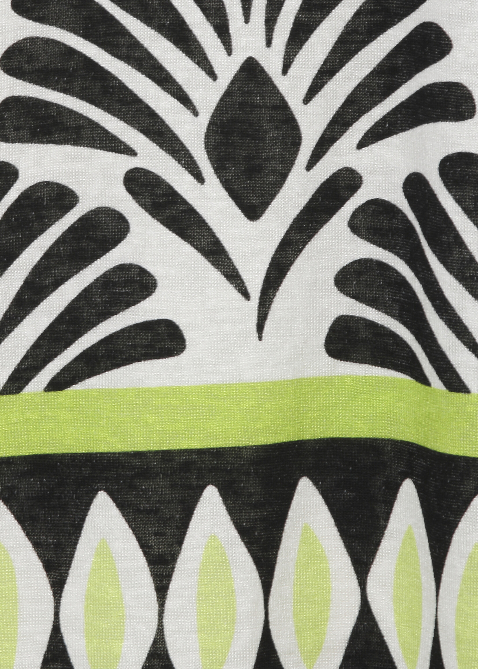 Via Appia Due Shirt van Via Appia Due met zwart-witte print en frisse groene accenten – comfortabel én flatterendShirt van Via Appia Due met zwart-witte print en frisse groene accenten – comfortabel én flatterend