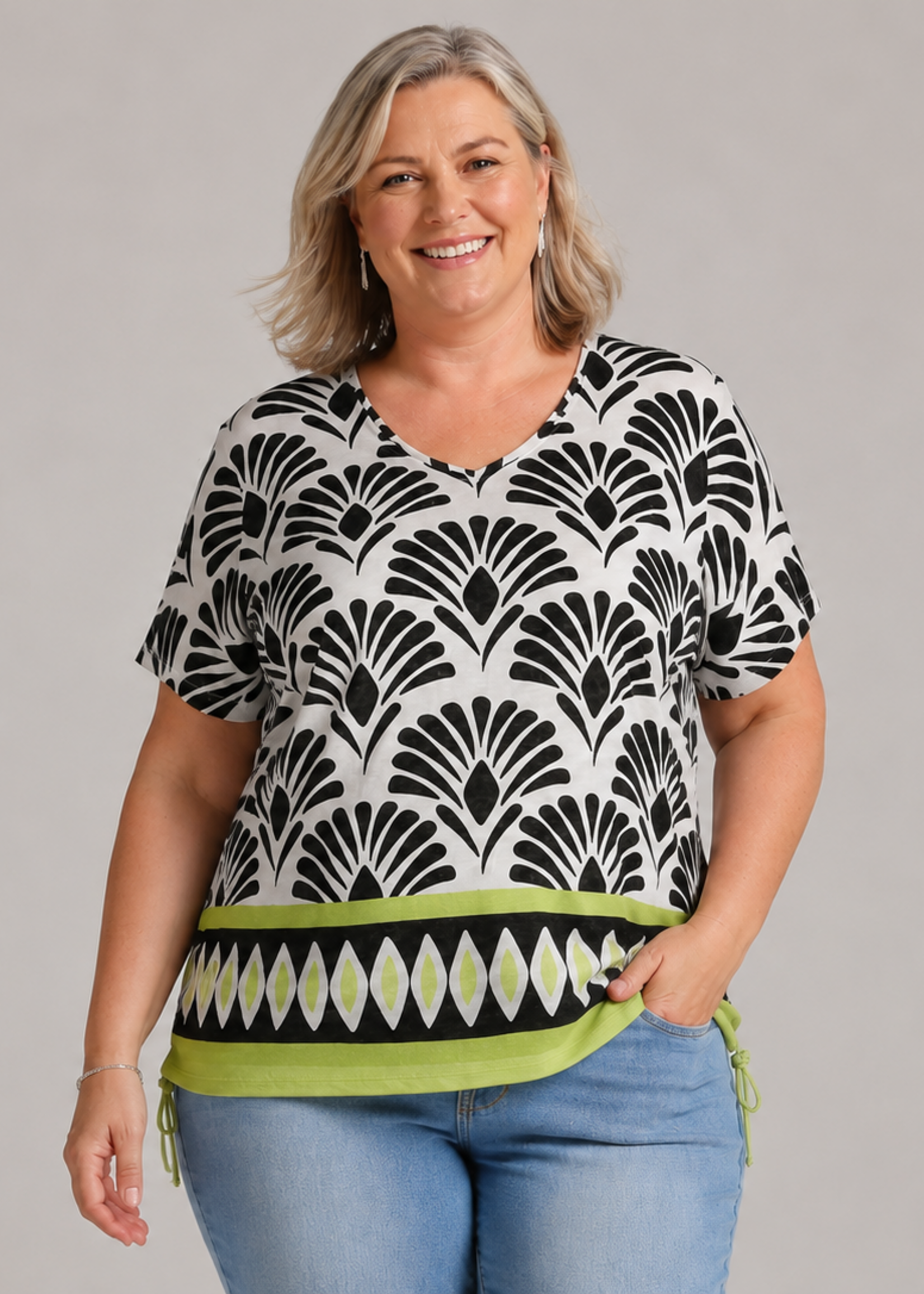 Via Appia Due Shirt van Via Appia Due met zwart-witte print en frisse groene accenten – comfortabel én flatterendShirt van Via Appia Due met zwart-witte print en frisse groene accenten – comfortabel én flatterend