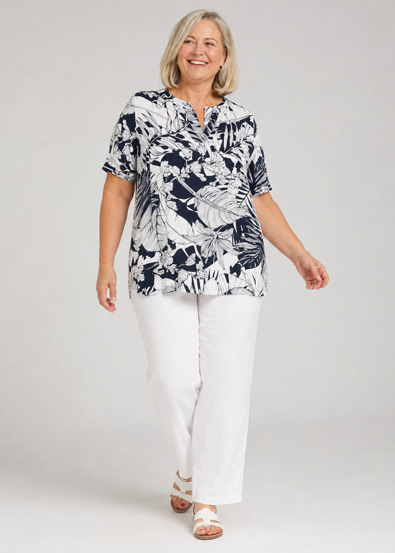 Frapp Blouse van Frapp met navy-witte bladprint – soepel, luchtig en flatterend