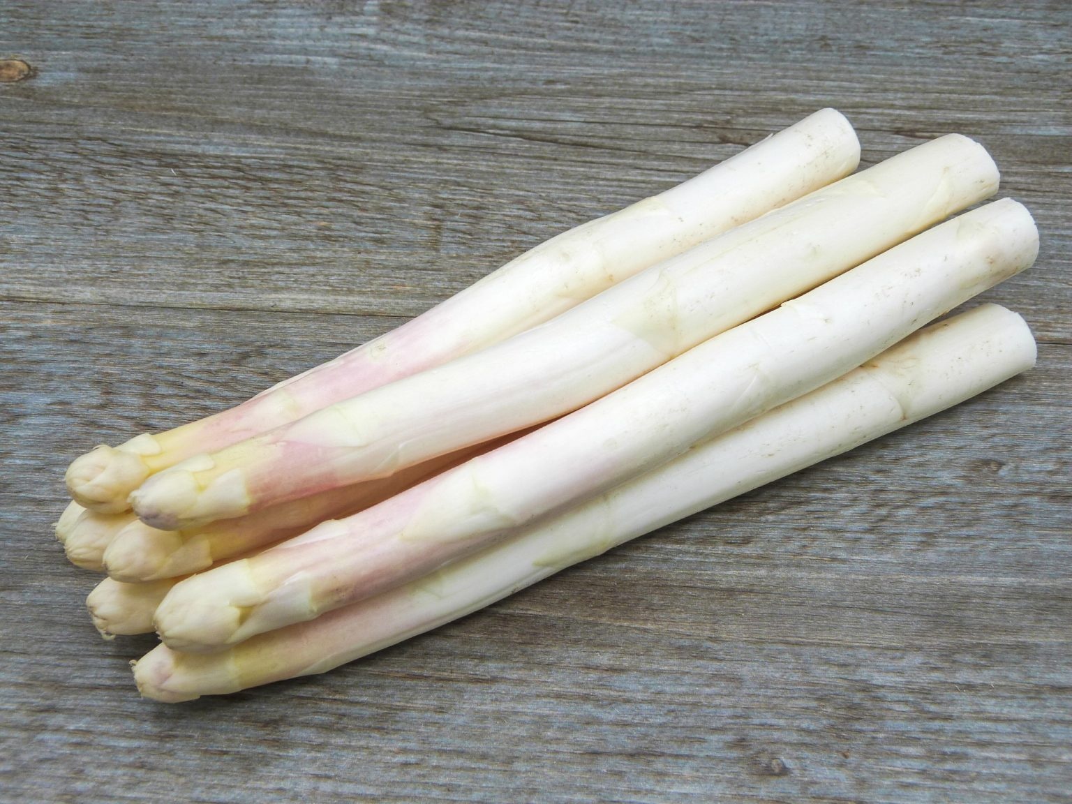 Wijn bij asperges