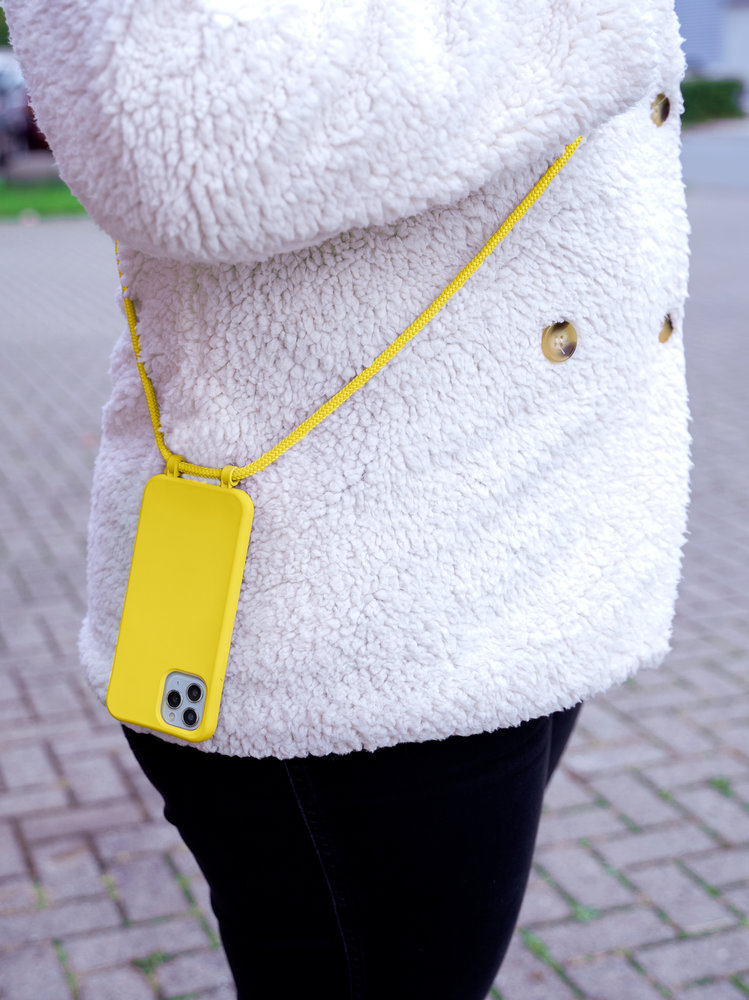 Coverzs Coverzs Silikonhülle mit Band iPhone Xr (Gelb) Coverzs Coverzs Silikonhülle mit Band iPhone Xr (Gelb)