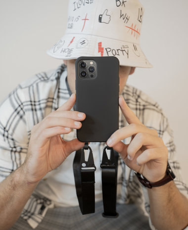 Coverzs Coverzs Silikonhülle mit dicker Band iPhone 12/12 Pro (Schwarz) Coverzs Coverzs Silikonhülle mit dicker Band iPhone 12/12 Pro (Schwarz)