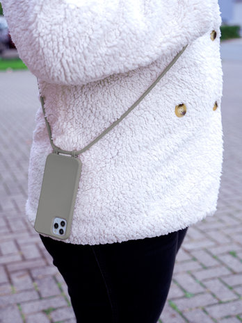 Coverzs Coverzs Silikonhülle mit Band iPhone 13 (Grau) Coverzs Coverzs Silikonhülle mit Band iPhone 13 (Grau)