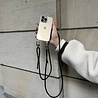 Coverzs Coverzs iPhone 14 Transparente Hülle mit Band (Schwarz/Gold) Coverzs Coverzs iPhone 14 Transparente Hülle mit Band (Schwarz/Gold)