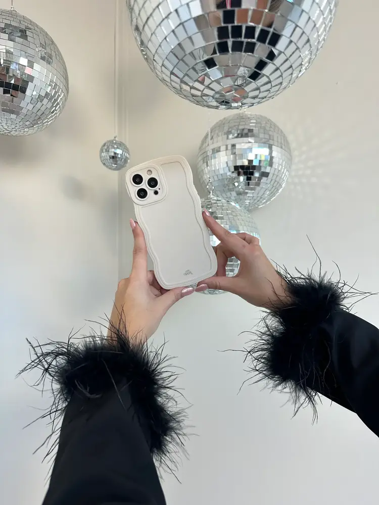 xoxo Wildhearts xoxo Wildhearts Wavy case Beige - iPhone 15 Pro Hülle xoxo Wildhearts xoxo Wildhearts Wavy case Beige - iPhone 15 Pro Hülle