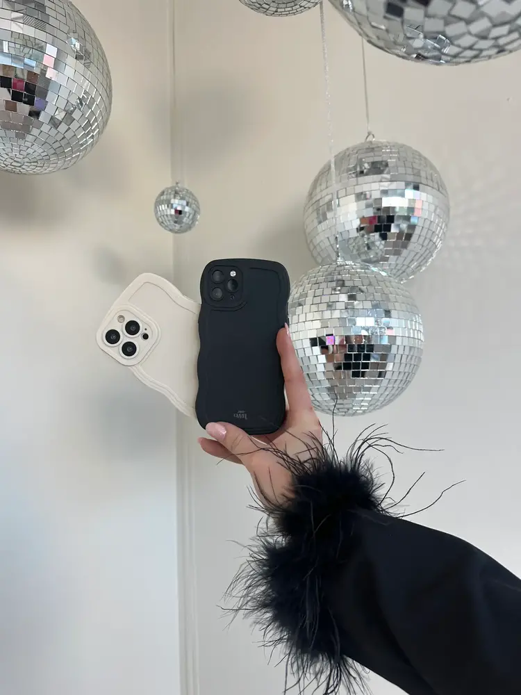 xoxo Wildhearts xoxo Wildhearts Wavy case Black - iPhone 14 Pro Max Hülle xoxo Wildhearts xoxo Wildhearts Wavy case Black - iPhone 14 Pro Max Hülle