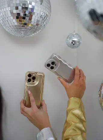 xoxo Wildhearts xoxo Wildhearts Wavy case Gold - iPhone 13 Pro Hülle xoxo Wildhearts xoxo Wildhearts Wavy case Gold - iPhone 13 Pro Hülle