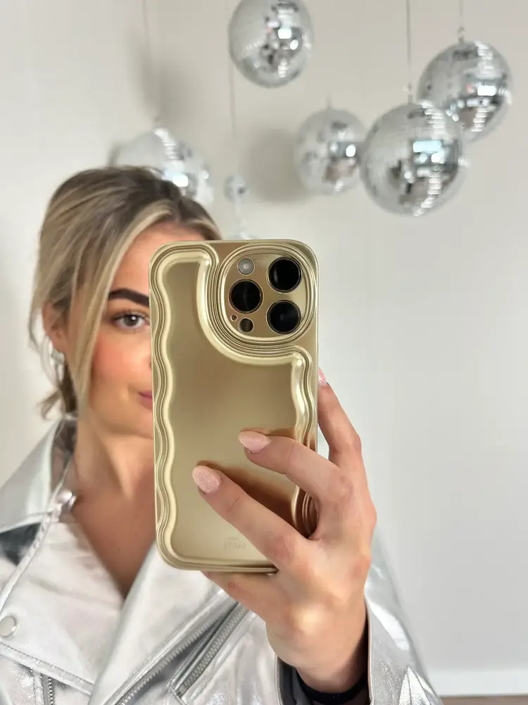 xoxo Wildhearts xoxo Wildhearts Wavy case Gold - iPhone 14 Hülle xoxo Wildhearts xoxo Wildhearts Wavy case Gold - iPhone 14 Hülle