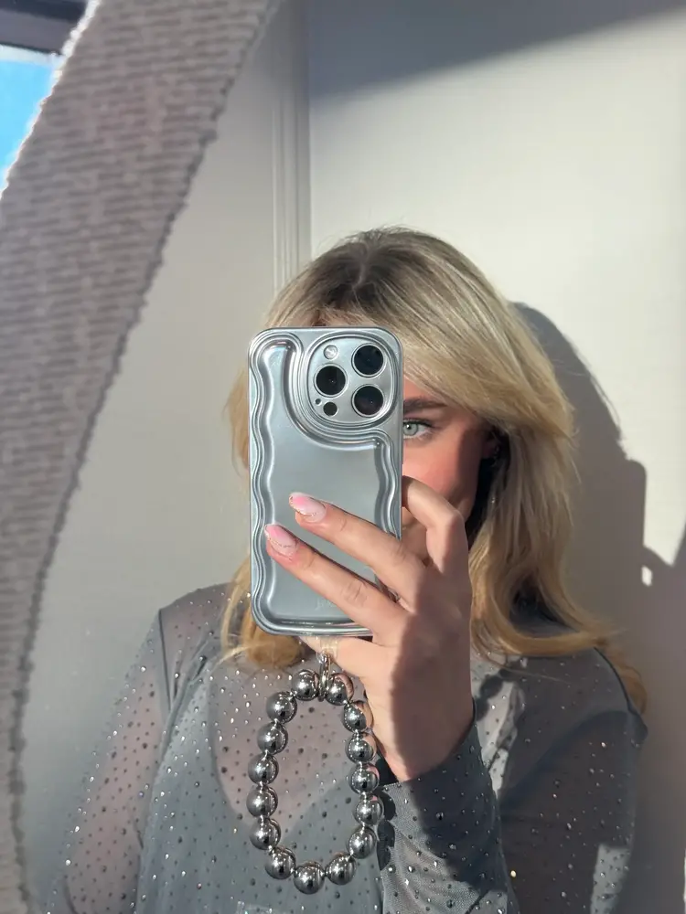 xoxo Wildhearts xoxo Wildhearts Wavy case Silver - iPhone 14 Hülle xoxo Wildhearts xoxo Wildhearts Wavy case Silver - iPhone 14 Hülle