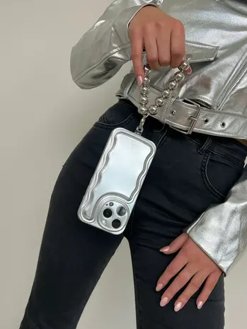 xoxo Wildhearts xoxo Wildhearts Wavy case Silver - iPhone 15 Pro Hülle xoxo Wildhearts xoxo Wildhearts Wavy case Silver - iPhone 15 Pro Hülle