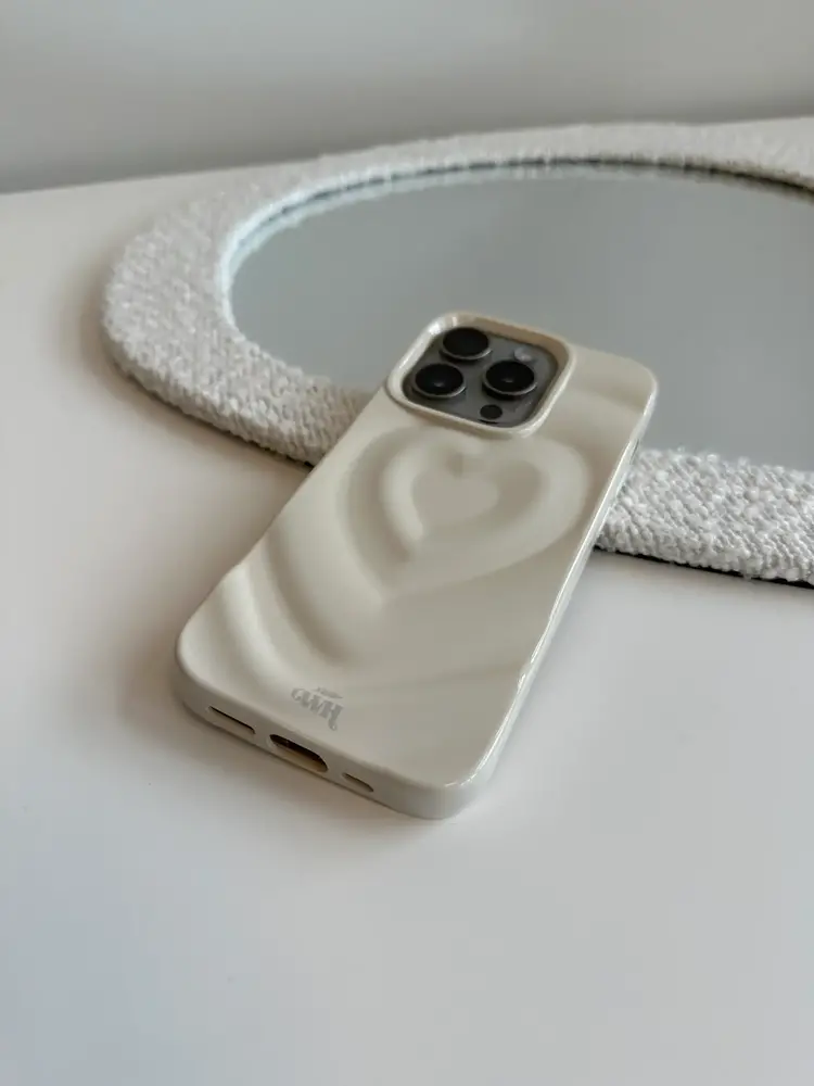 xoxo Wildhearts xoxo Wildhearts Biggest Love Creme - iPhone 12 Hülle