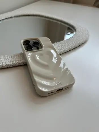 xoxo Wildhearts xoxo Wildhearts Biggest Love Creme - iPhone 13 Hülle xoxo Wildhearts xoxo Wildhearts Biggest Love Creme - iPhone 13 Hülle