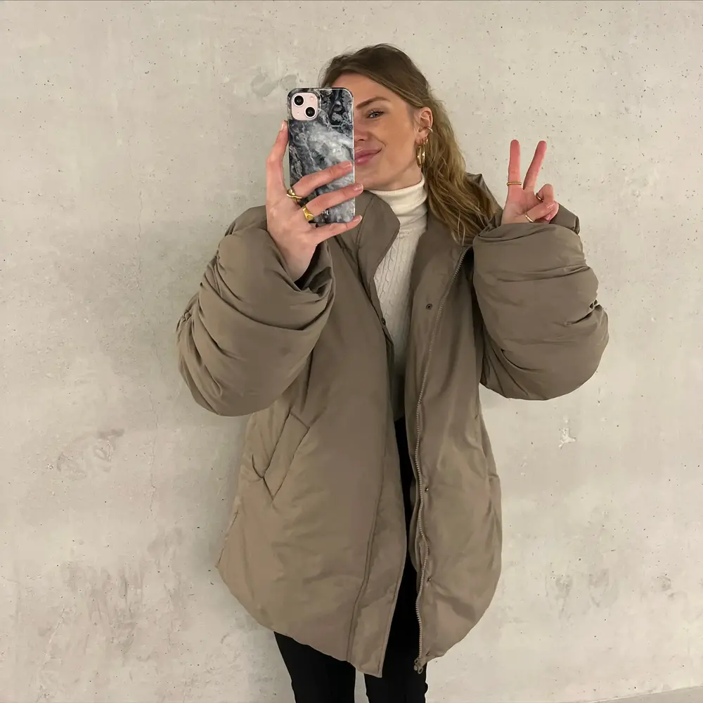 xoxo Wildhearts xoxo Wildhearts Marble Grey River - iPhone 14 Pro Hülle xoxo Wildhearts xoxo Wildhearts Marble Grey River - iPhone 14 Pro Hülle