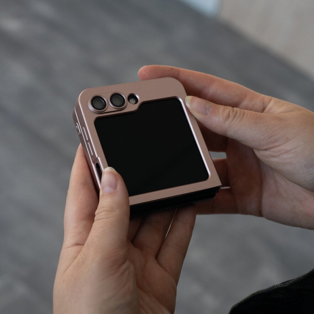 ShieldCase® ShieldCase Samsung Galaxy Z Flip 6 Matte Hülle mit Kameraabdeckung (Rosa) ShieldCase® ShieldCase Samsung Galaxy Z Flip 6 Matte Hülle mit Kameraabdeckung (Rosa)