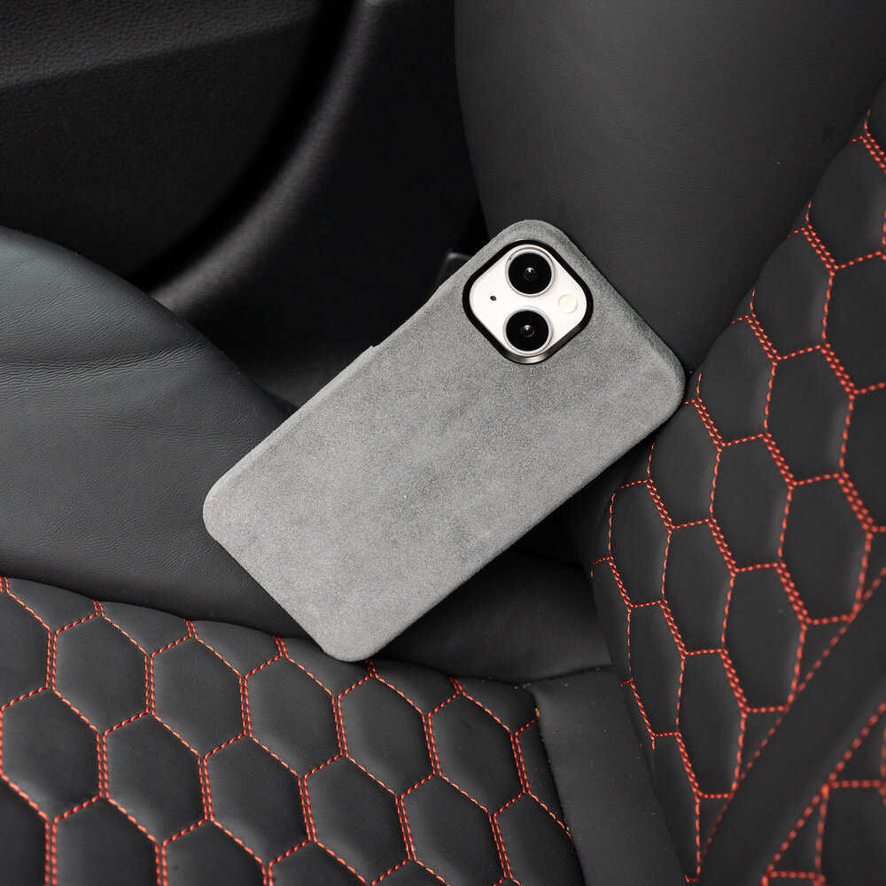 Coverzs Coverzs iPhone 15 Alcantara MagSafe Hülle (Grau) Coverzs Coverzs iPhone 15 Alcantara MagSafe Hülle (Grau)