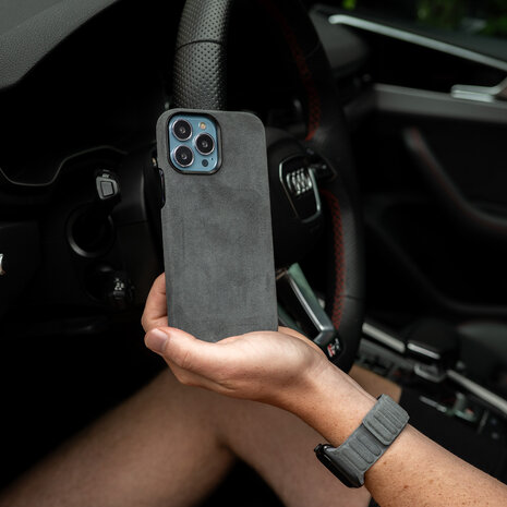 Coverzs Coverzs iPhone 15 Pro Max Alcantara MagSafe Hülle (Schwarz) Coverzs Coverzs iPhone 15 Pro Max Alcantara MagSafe Hülle (Schwarz)