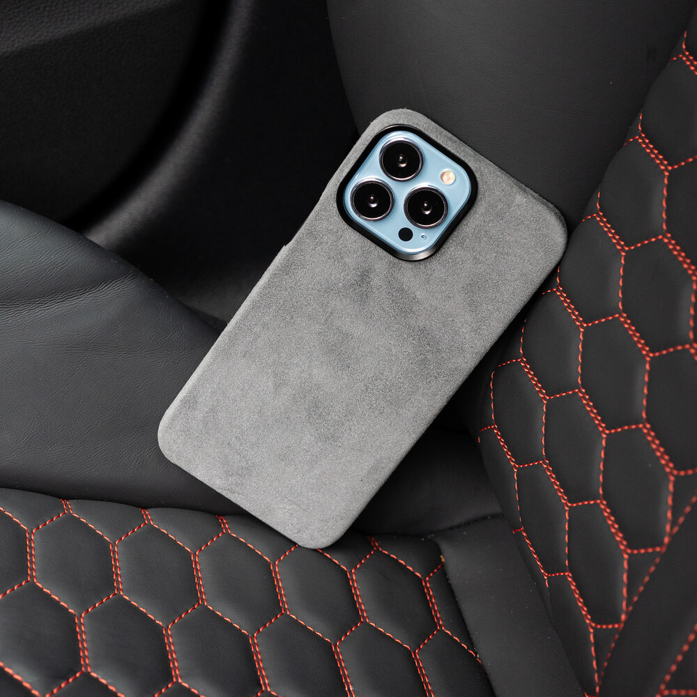 Coverzs Coverzs iPhone 15 Pro Max Alcantara MagSafe Hülle (Grau) Coverzs Coverzs iPhone 15 Pro Max Alcantara MagSafe Hülle (Grau)