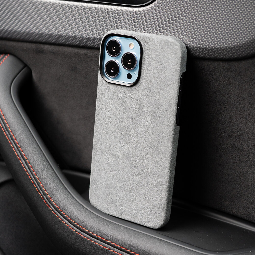 Coverzs Coverzs iPhone 13 Pro Alcantara MagSafe Hülle (Grau) Coverzs Coverzs iPhone 13 Pro Alcantara MagSafe Hülle (Grau)