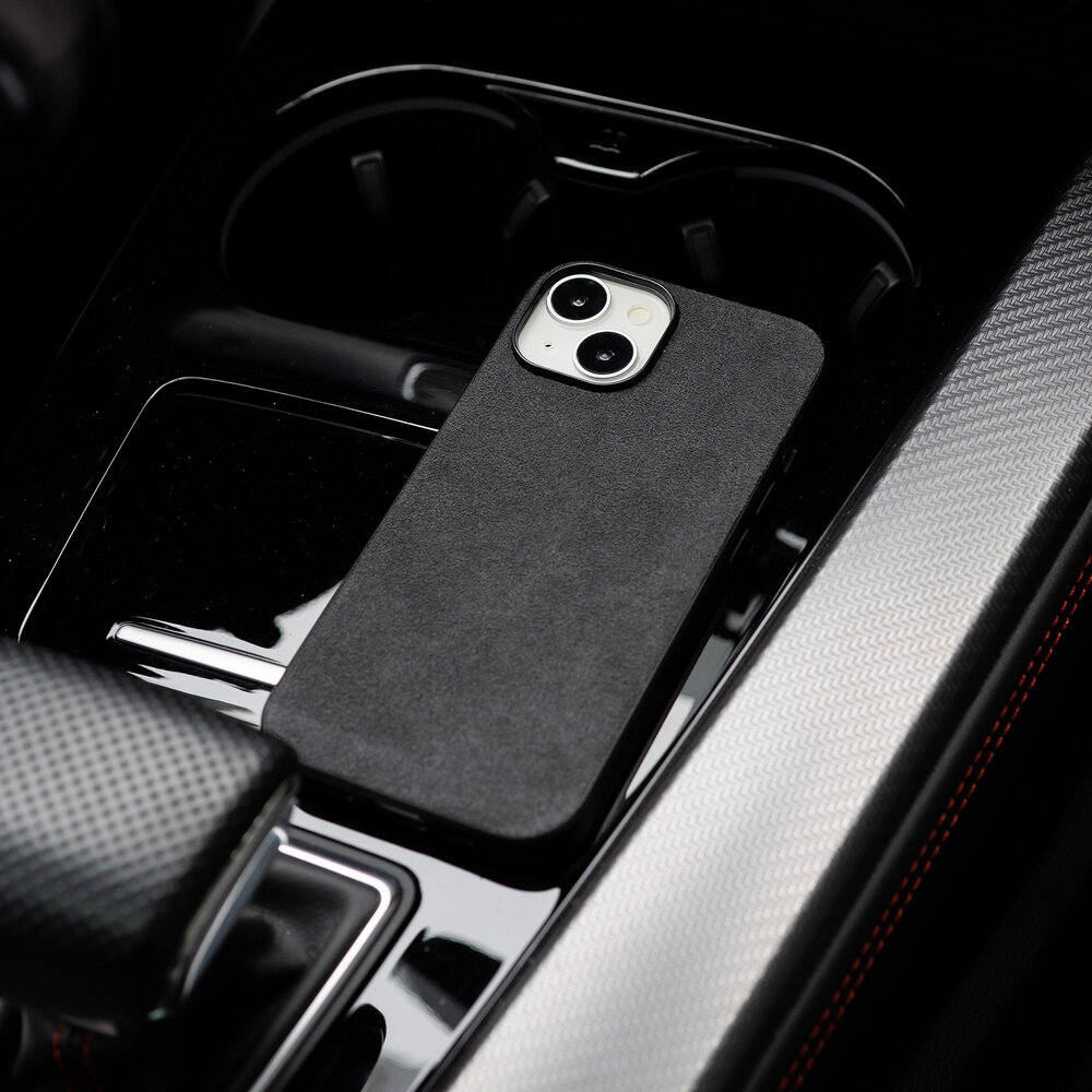 Coverzs Coverzs iPhone 15 Alcantara & TPU MagSafe Hülle (Schwarz) Coverzs Coverzs iPhone 15 Alcantara & TPU MagSafe Hülle (Schwarz)