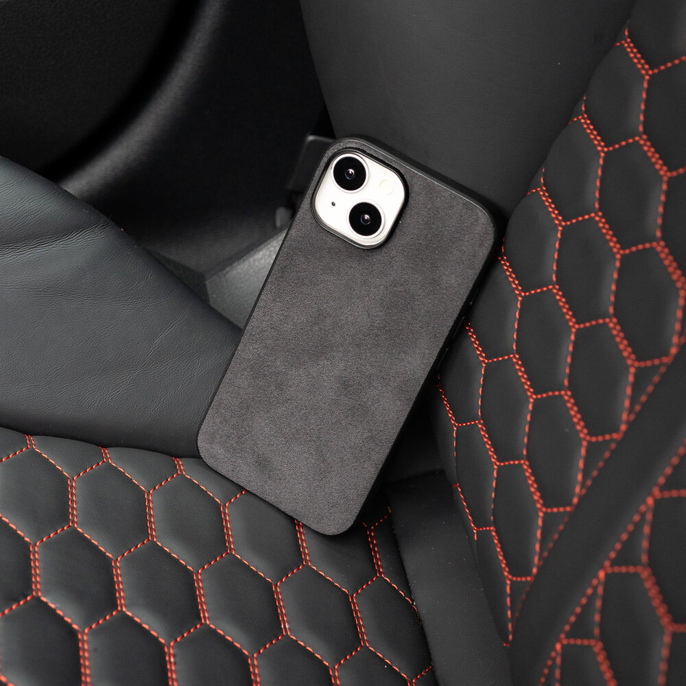 Coverzs Coverzs iPhone 13 Alcantara & TPU MagSafe Hülle (Schwarz)
