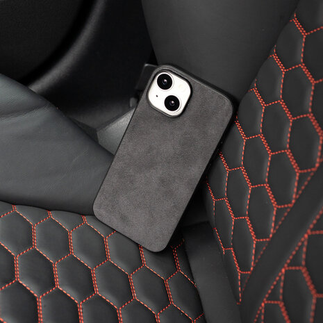 Coverzs Coverzs iPhone 13 Alcantara & TPU MagSafe Hülle (Schwarz)