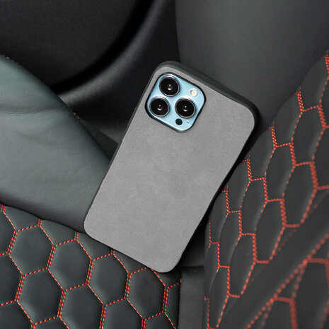 Coverzs Coverzs iPhone 13 Pro Alcantara & TPU MagSafe Hülle (Grau) Coverzs Coverzs iPhone 13 Pro Alcantara & TPU MagSafe Hülle (Grau)