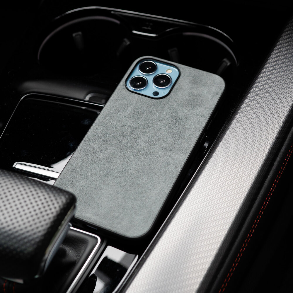 Coverzs Coverzs iPhone 13 Pro Alcantara & TPU MagSafe Hülle (Grau) Coverzs Coverzs iPhone 13 Pro Alcantara & TPU MagSafe Hülle (Grau)