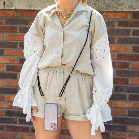 xoxo Wildhearts xoxo Wildhearts iPhone 15 Pro Max Lila Hülle mit Gold Goddess Kordel xoxo Wildhearts xoxo Wildhearts iPhone 15 Pro Max Lila Hülle mit Gold Goddess Kordel