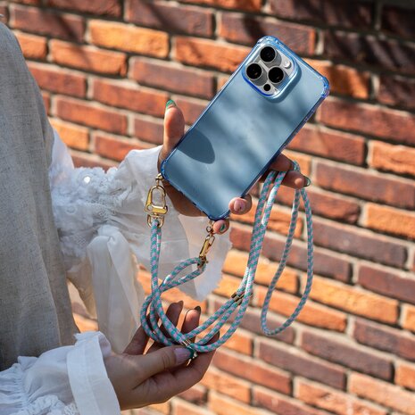 xoxo Wildhearts xoxo Wildhearts iPhone 13 Blau Hülle mit Aqua Pink Kordel xoxo Wildhearts xoxo Wildhearts iPhone 13 Blau Hülle mit Aqua Pink Kordel
