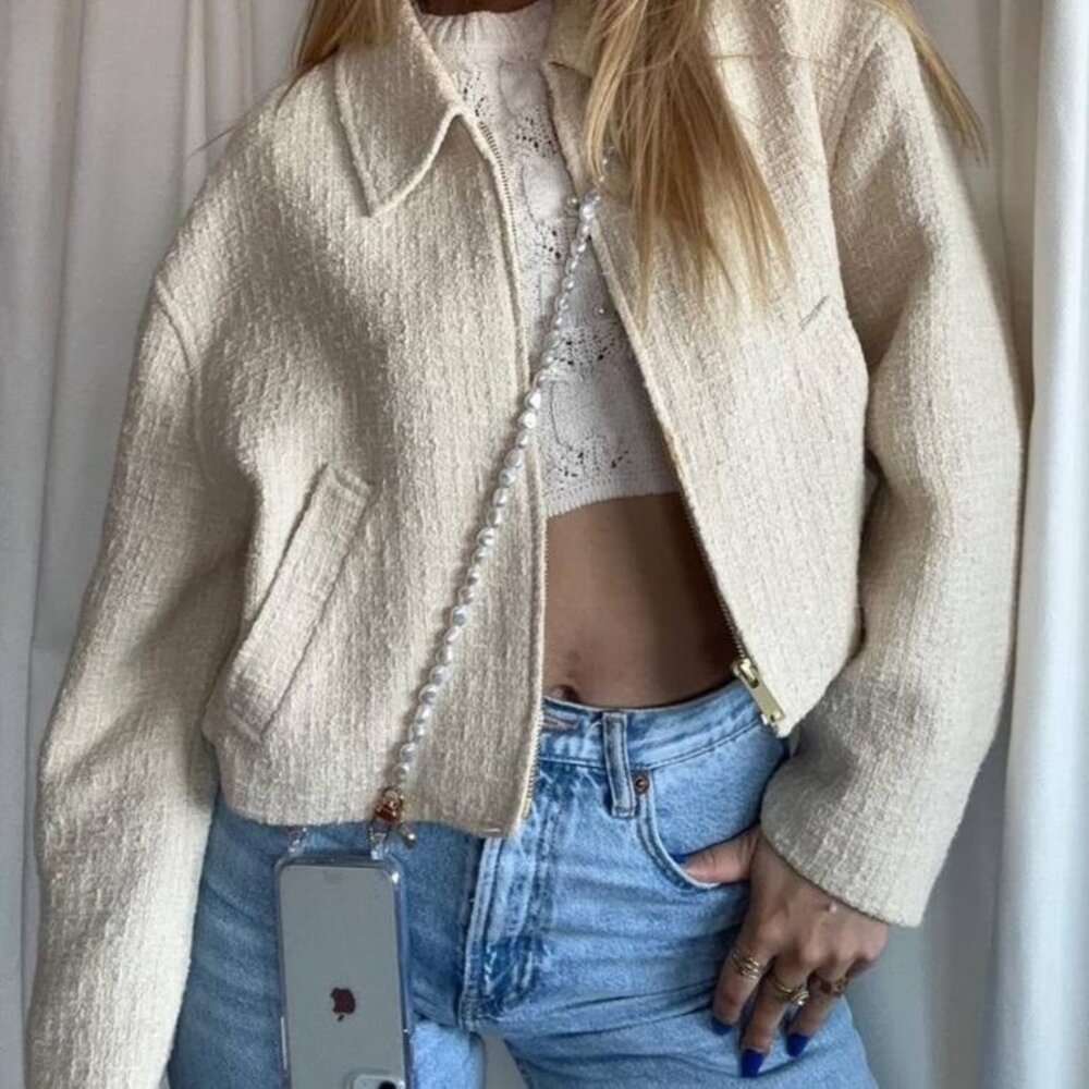 xoxo Wildhearts xoxo Wildhearts iPhone 12 Pro Transparente Hülle mit langer Pearlfection Kordel xoxo Wildhearts xoxo Wildhearts iPhone 12 Pro Transparente Hülle mit langer Pearlfection Kordel