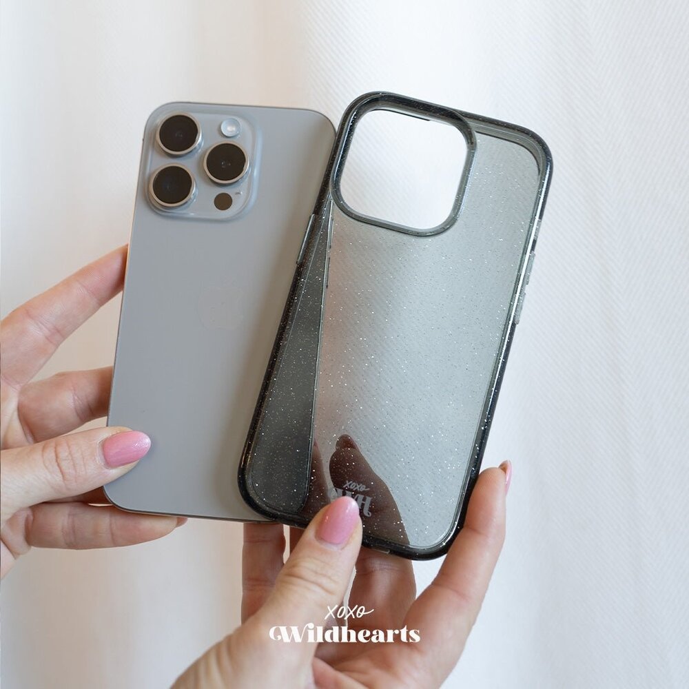xoxo Wildhearts xoxo Wildhearts iPhone 16 Pro Max TPU Glitzer Hülle (Schwarz) xoxo Wildhearts xoxo Wildhearts iPhone 16 Pro Max TPU Glitzer Hülle (Schwarz)