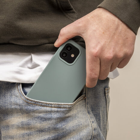 Coverzs Coverzs Luxus Liquid Silikon Case iPhone 12 Pro Max (Kieferngrün) Coverzs Coverzs Luxus Liquid Silikon Case iPhone 12 Pro Max (Kieferngrün)