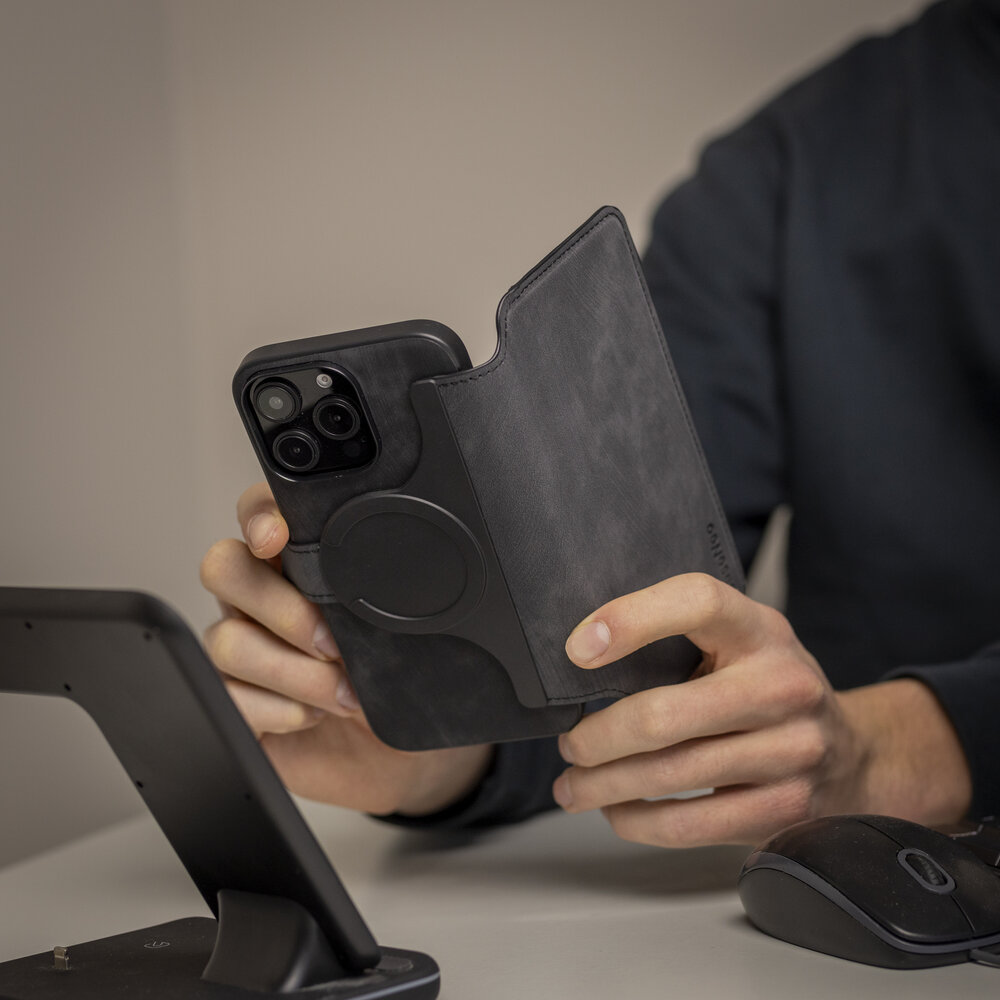 Coverzs Coverzs 2-in-1 MagSafe Book Case iPhone 16 Pro Max (Schwarz) Coverzs Coverzs 2-in-1 MagSafe Book Case iPhone 16 Pro Max (Schwarz)