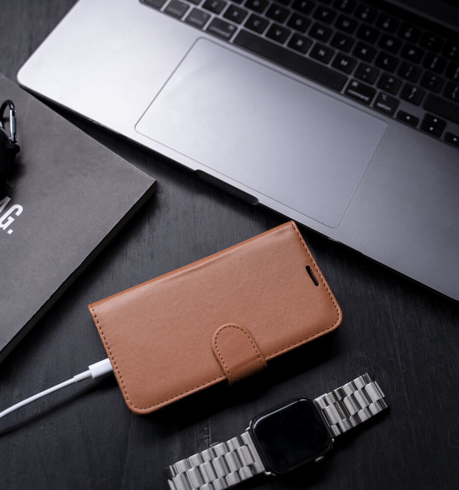 Coverzs Coverzs iPhone 12 Book Case (Braun)