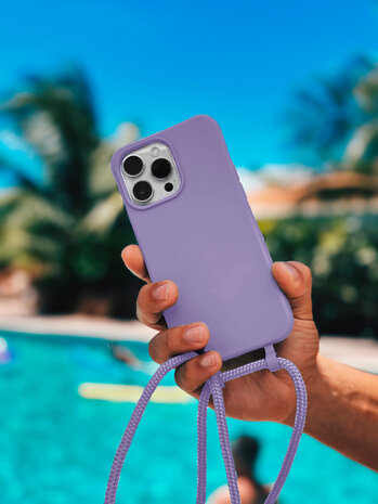 Coverzs Coverzs iPhone 15 Silikon Hülle mit Kord (Lila)