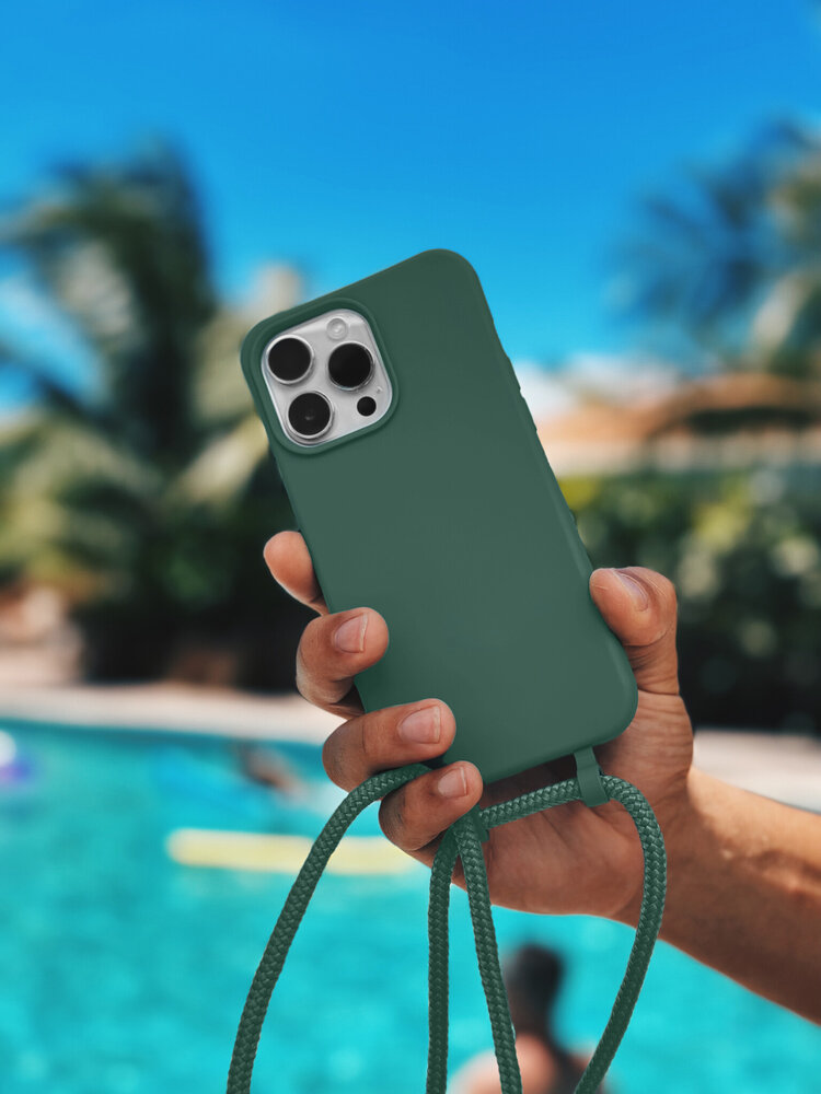 Coverzs Coverzs iPhone 15 Plus MagSafe Silikon Hülle mit Kord (Grün)